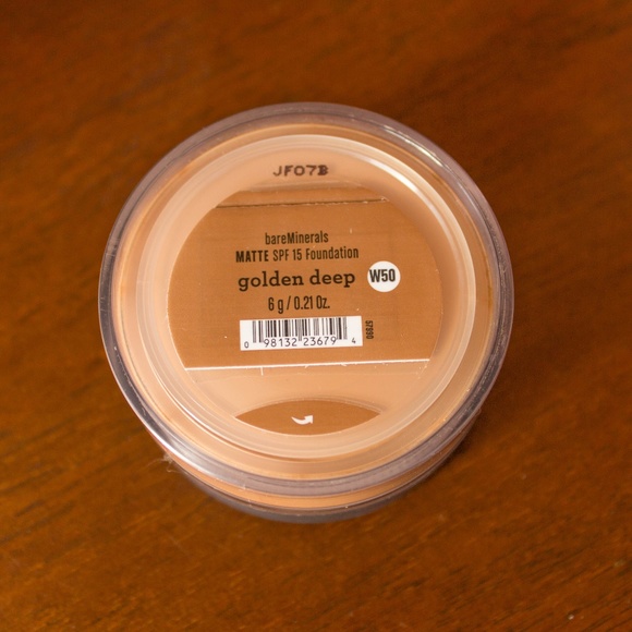 Matte Golden Deep Powder Foundation